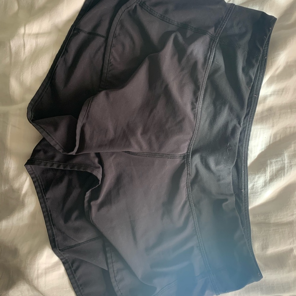 black lululemon shorts